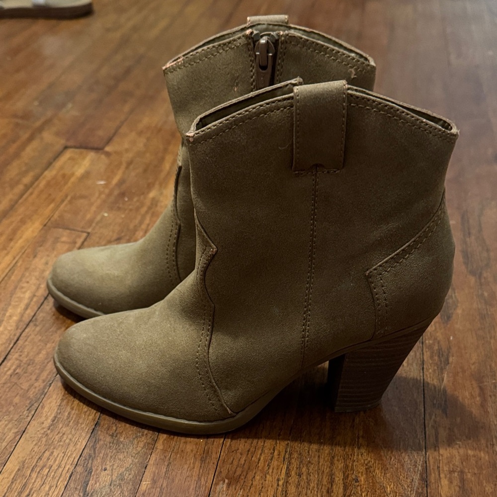 American Eagle Outfitters Olive Ankle Boots